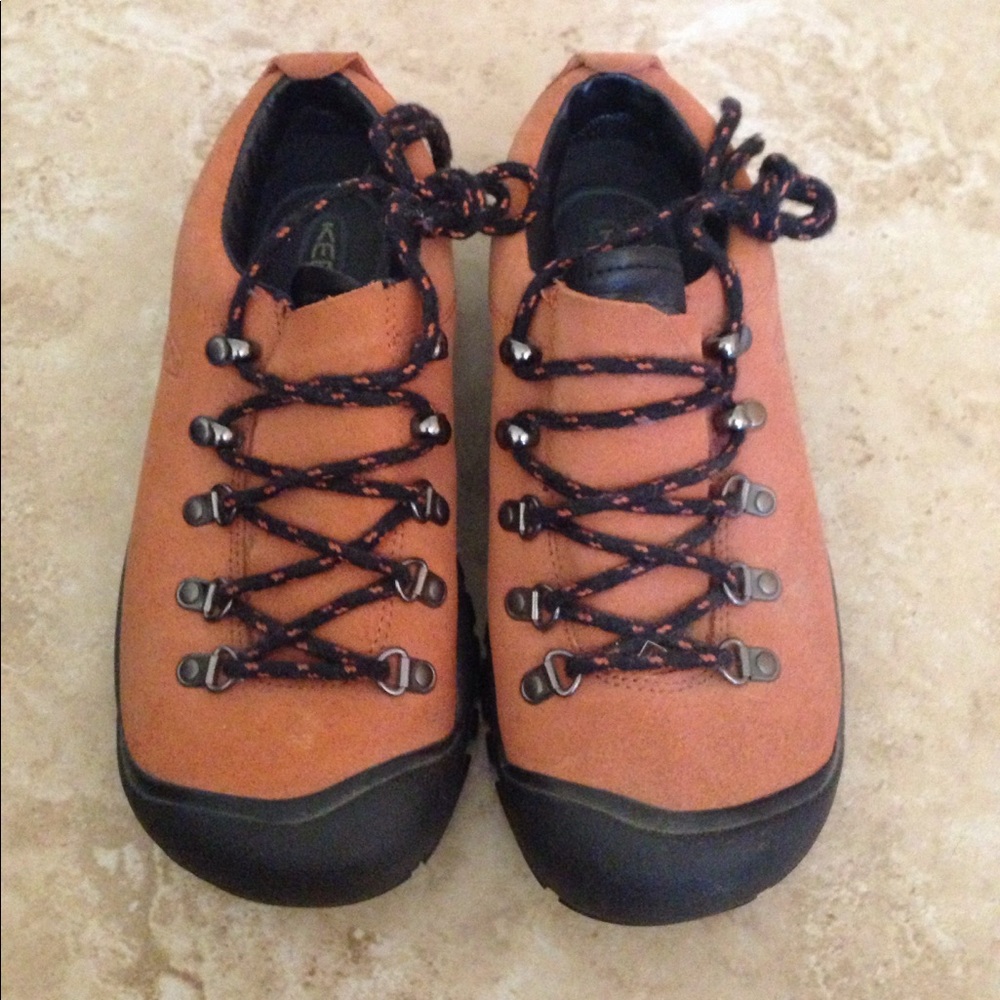 Keen Shoes Size 7.5
